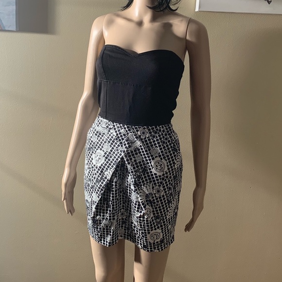Zara Dresses & Skirts - Zara size S strapless in skeletons black/white